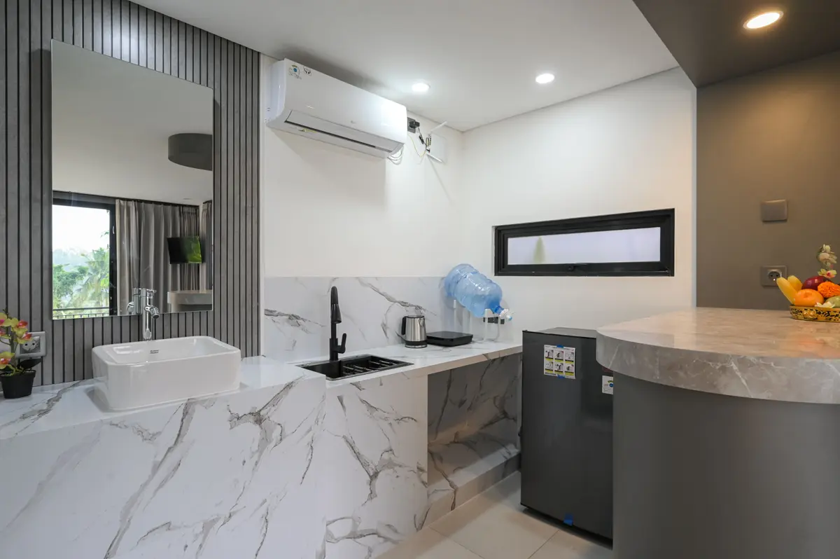 Equipped Kitchenette